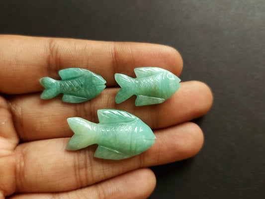 Natural Emerald Fish Carvings For Pendants & Charms