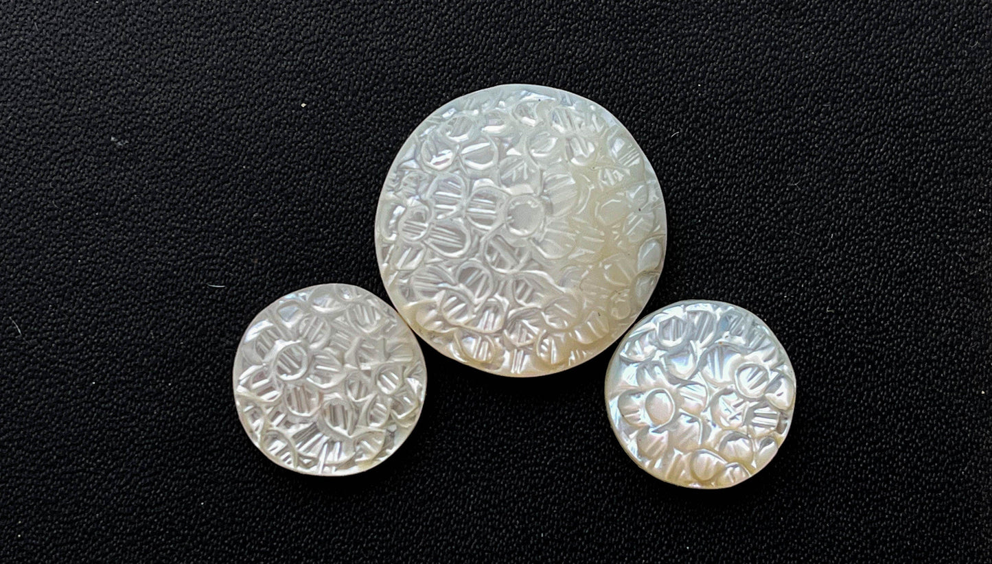 Mother of Pearl Carving Pair Set Beadsforyourjewelry