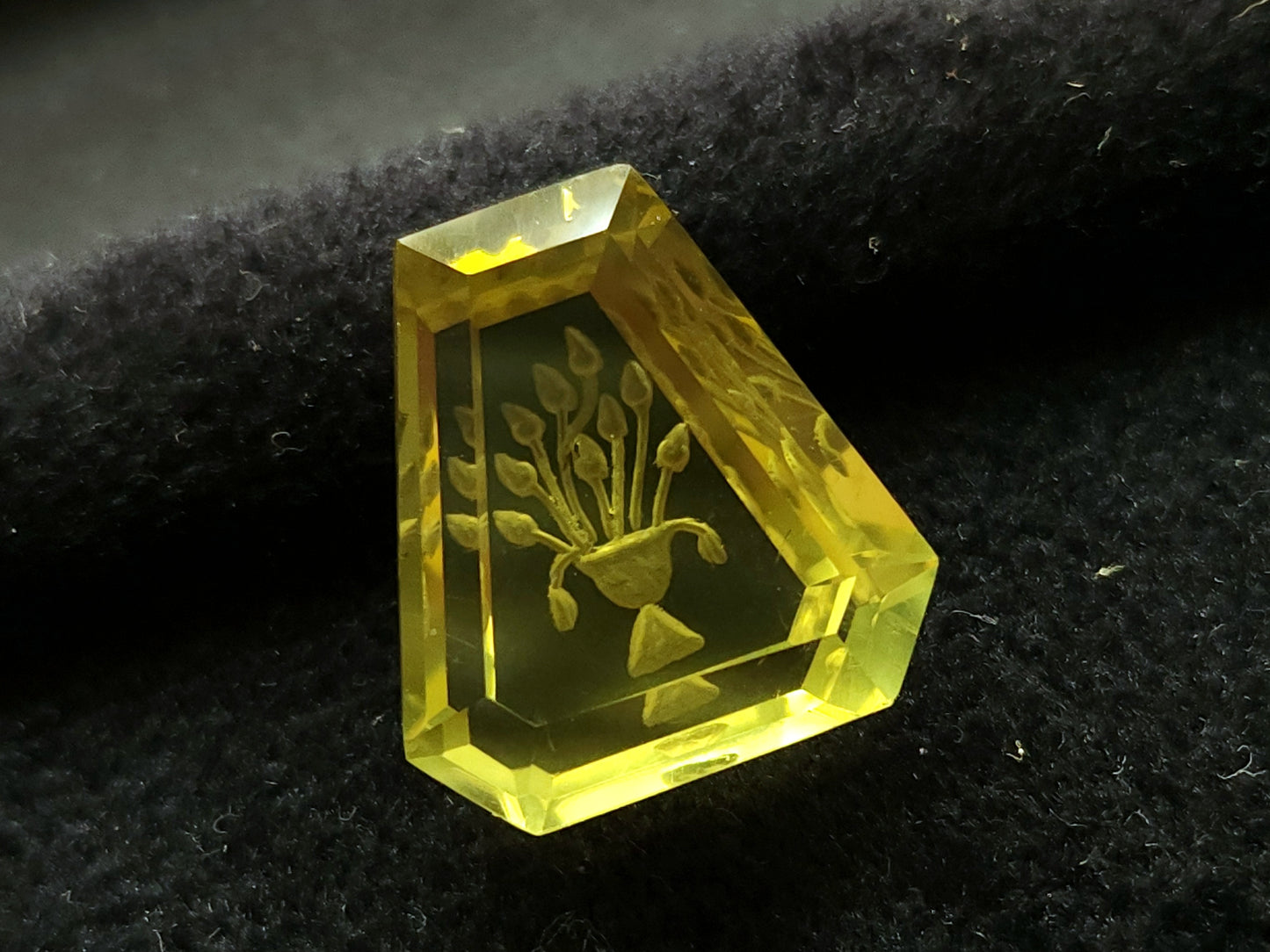 Natural Lemon Quartz Hand-carved Fantasy cut reverse carving