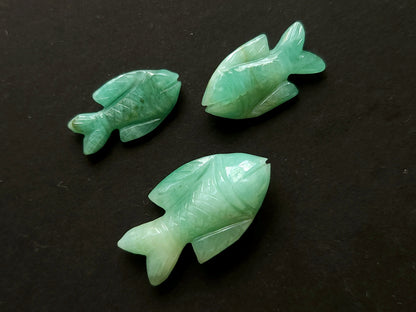 Natural Emerald Fish Carvings For Pendants & Charms
