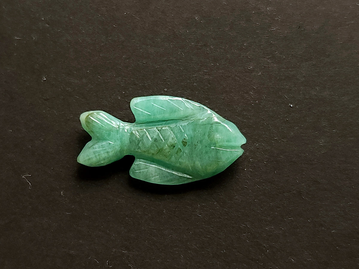 Natural Emerald Fish Carvings For Pendants & Charms