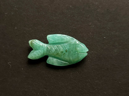 Natural Emerald Fish Carvings For Pendants & Charms