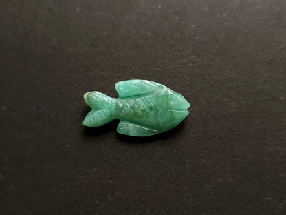 Natural Emerald Fish Carvings For Pendants & Charms