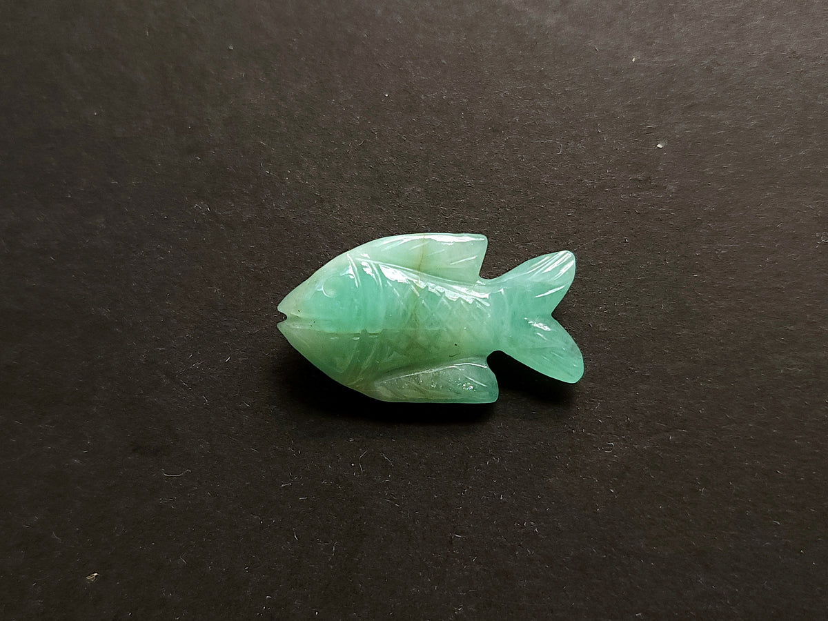 Natural Emerald Fish Carvings For Pendants & Charms