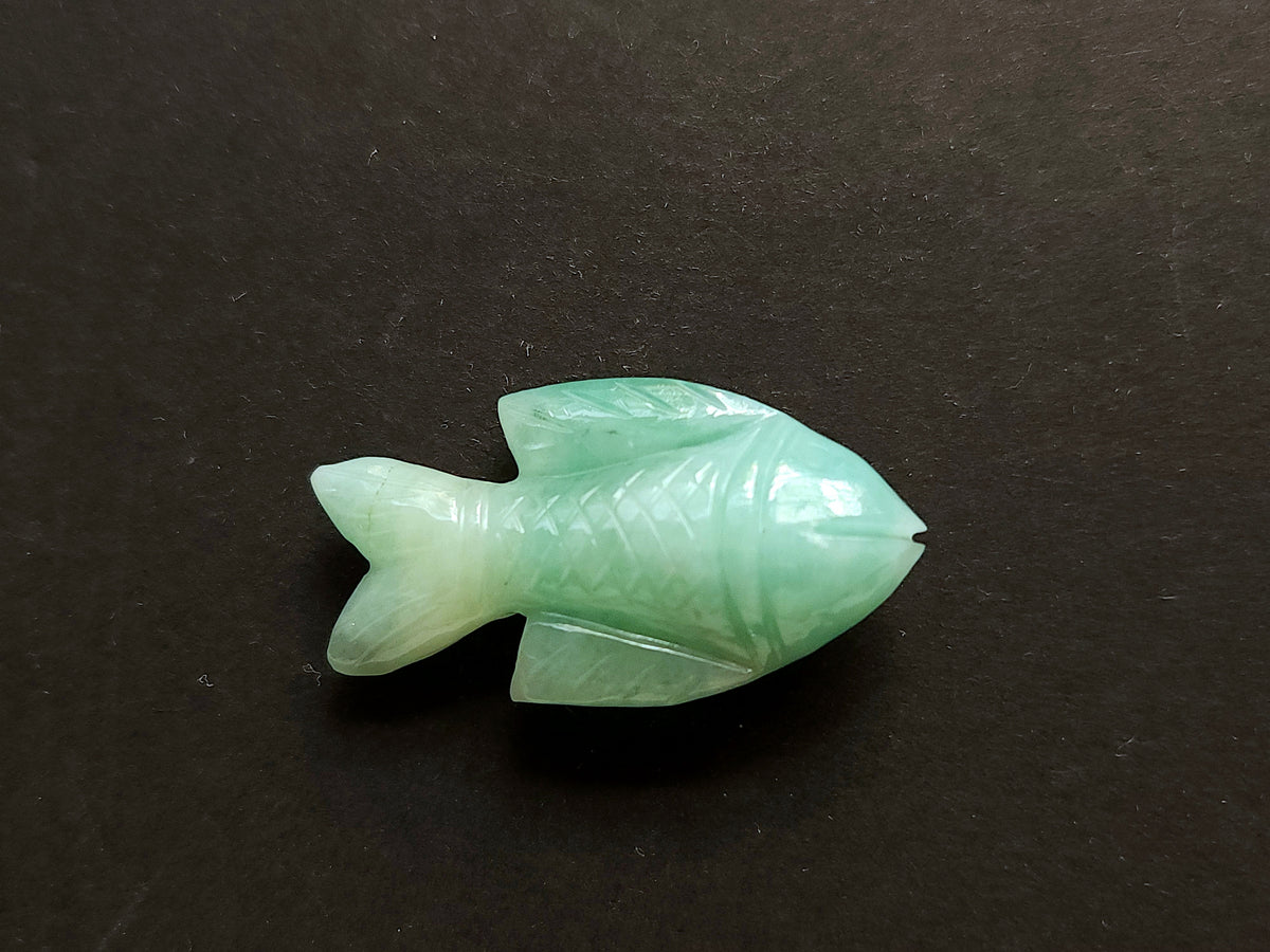 Natural Emerald Fish Carvings For Pendants & Charms