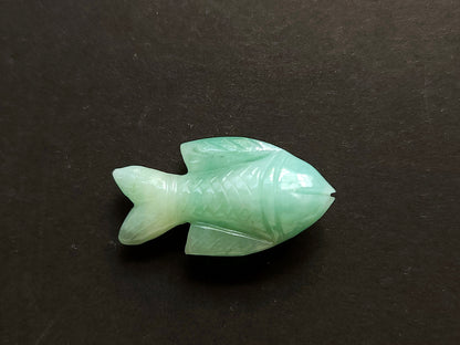Natural Emerald Fish Carvings For Pendants & Charms