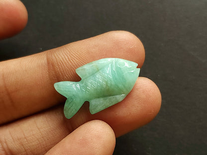 Natural Emerald Fish Carvings For Pendants & Charms