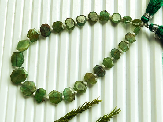 7.50 Inch Emerald Crown Cut Beads, Natural Zambian Emerald Gemstone, 25 Pieces, 4x6mm to 9x10mm Beadsforyourjewelry