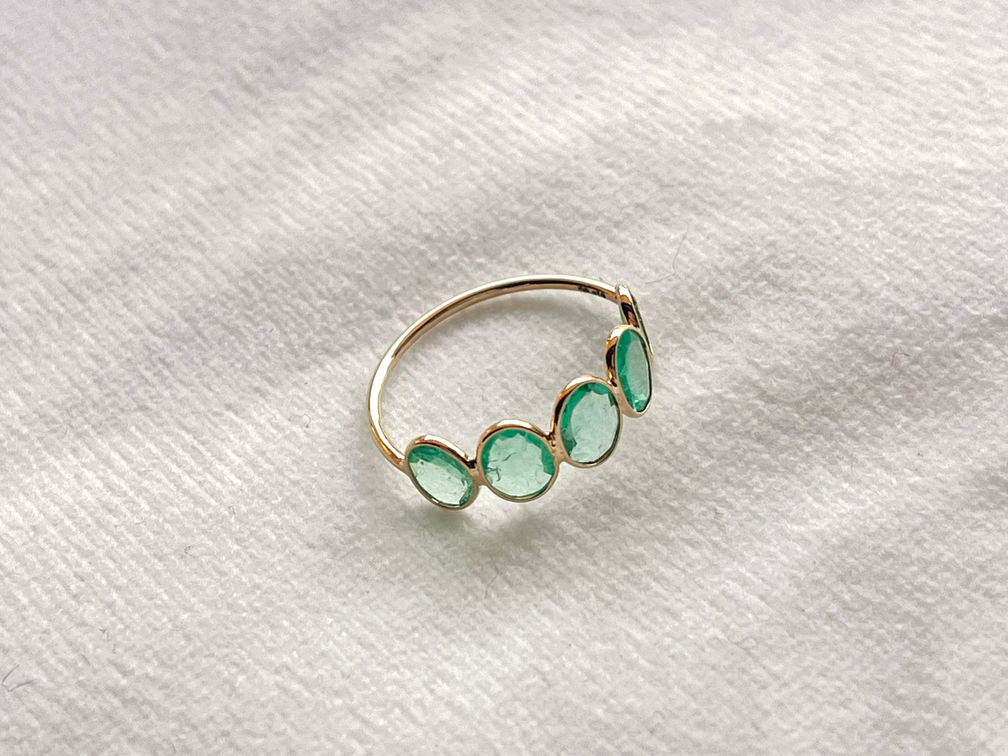 Natural Emerald Gemstone Bezel Set 18K Solid Gold 6 1/2 US Ring