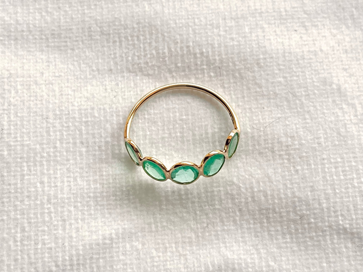 Natural Emerald Gemstone Bezel Set 18K Solid Gold 6 1/2 US Ring
