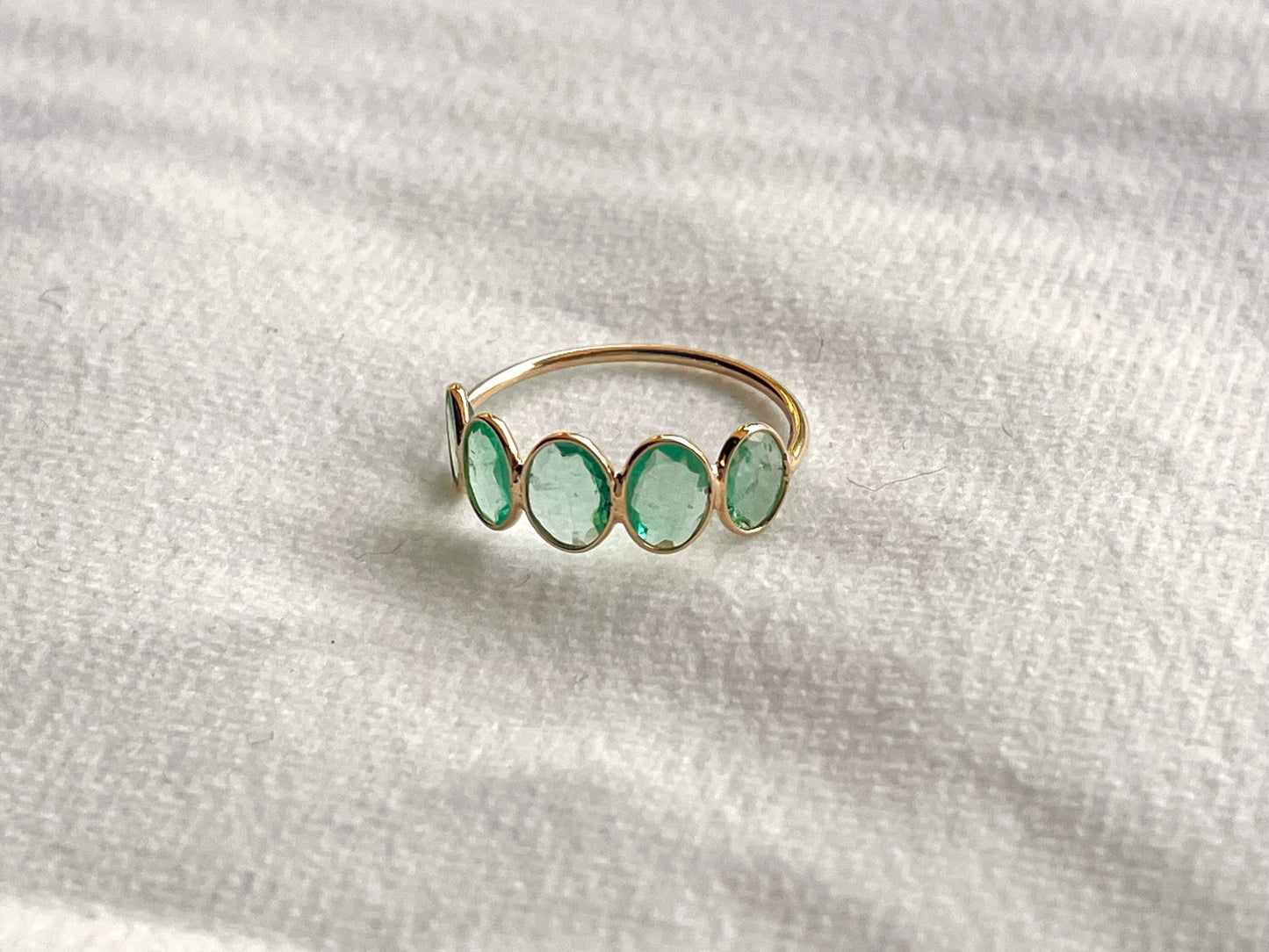 Natural Emerald Gemstone Bezel Set 18K Solid Gold 6 1/2 US Ring