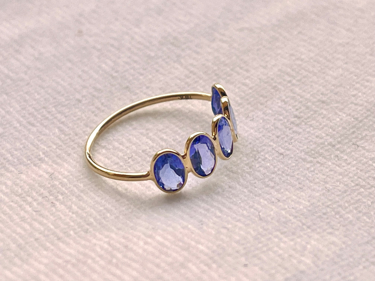 Natural Tanzanite Gemstone Bezel Set 18K Solid Gold 6 1/2 US Ring