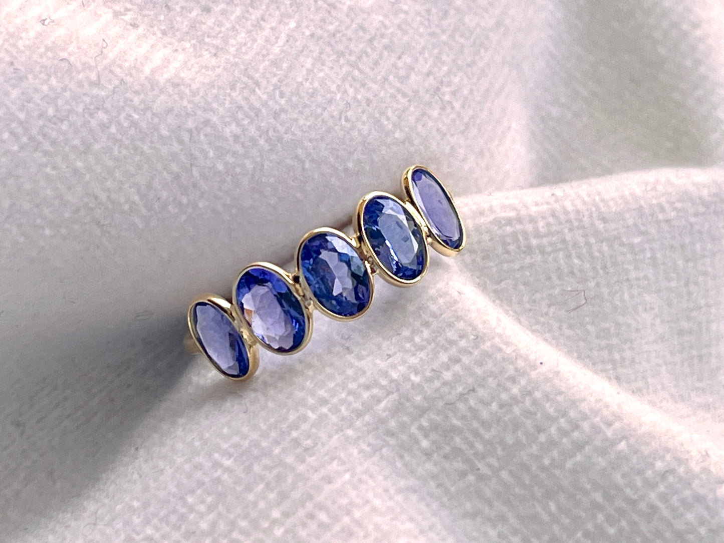 Natural Tanzanite Gemstone Bezel Set 18K Solid Gold 6 1/2 US Ring